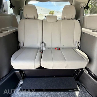 2017 Toyota Sienna 119.3" WB - miniatura 29