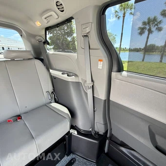 2017 Toyota Sienna 119.3" WB - miniatura 30