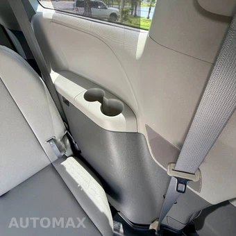 2017 Toyota Sienna 119.3" WB - miniatura 31