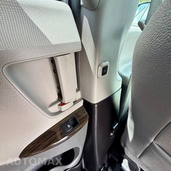 2017 Toyota Sienna 119.3" WB - miniatura 36