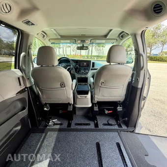 2017 Toyota Sienna 119.3" WB - miniatura 37