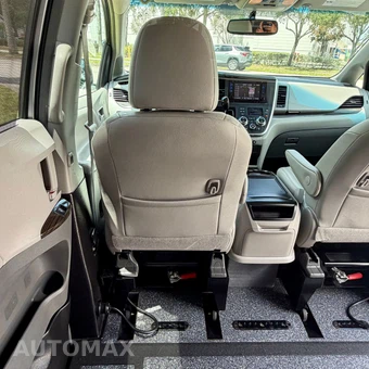 2017 Toyota Sienna 119.3" WB - miniatura 38