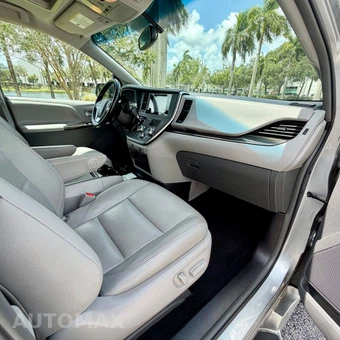 2017 Toyota Sienna 119.3" WB - miniatura 48