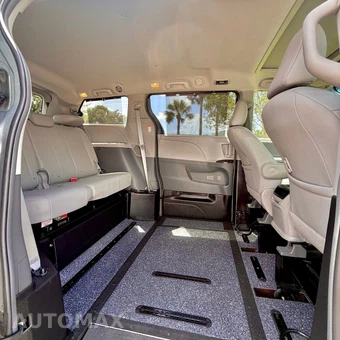 2017 Toyota Sienna 119.3" WB - miniatura 5