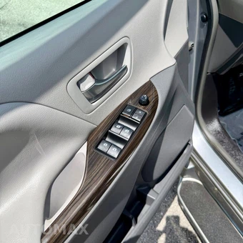 2017 Toyota Sienna 119.3" WB - miniatura 50