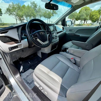2017 Toyota Sienna 119.3" WB - miniatura 52