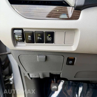 2017 Toyota Sienna 119.3" WB - miniatura 56