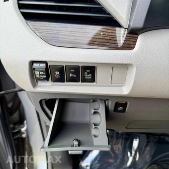 2017 Toyota Sienna 119.3" WB - miniatura 57