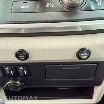 2017 Toyota Sienna 119.3" WB - miniatura 69
