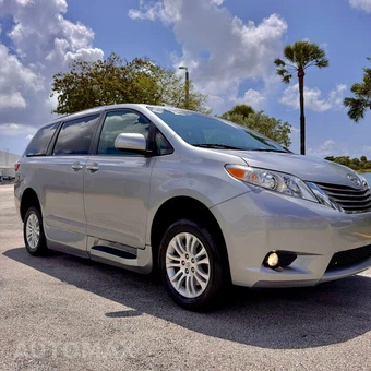2017 Toyota Sienna 119.3" WB - miniatura 7