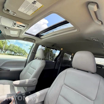2017 Toyota Sienna 119.3" WB - miniatura 90