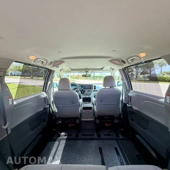 2017 Toyota Sienna 119.3" WB - miniatura 92