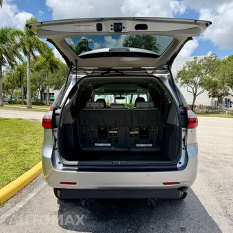 2017 Toyota Sienna 119.3" WB - miniatura 93