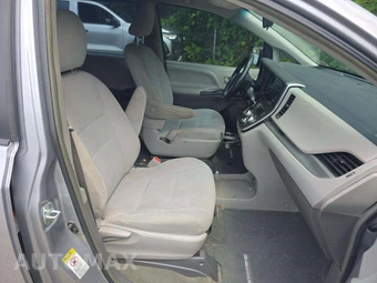 2017 Toyota Sienna L 7-Passenger 119.3" WB - miniatura 16