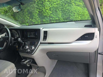 2017 Toyota Sienna L 7-Passenger 119.3" WB - miniatura 17