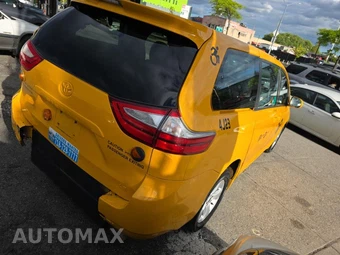2017 Toyota Sienna L 7-Passenger 119.3" WB - miniatura 4