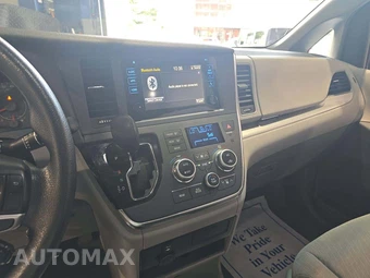 2017 Toyota Sienna LE 7-Passenger 119.3" WB - miniatura 10