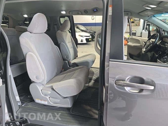 2017 Toyota Sienna LE 7-Passenger 119.3" WB - miniatura 17