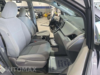 2017 Toyota Sienna LE 7-Passenger 119.3" WB - miniatura 19