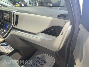 2017 Toyota Sienna LE 7-Passenger 119.3" WB - miniatura 20
