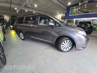 2017 Toyota Sienna LE 7-Passenger 119.3" WB - miniatura 4