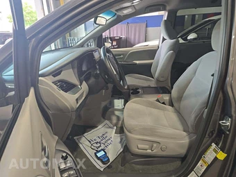 2017 Toyota Sienna LE 7-Passenger 119.3" WB - miniatura 6