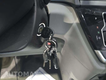 2017 Toyota Sienna LE 7-Passenger 119.3" WB - miniatura 8