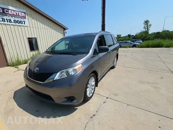 2017 Toyota Sienna LE 7-Passenger 119.3" WB