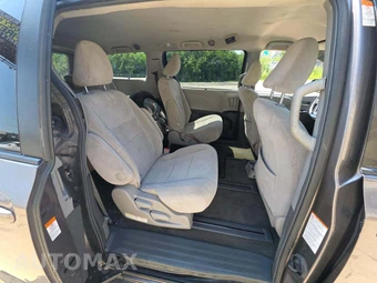 2017 Toyota Sienna LE 7-Passenger 119.3" WB - miniatura 14