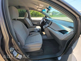 2017 Toyota Sienna LE 7-Passenger 119.3" WB - miniatura 16