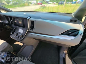 2017 Toyota Sienna LE 7-Passenger 119.3" WB - miniatura 17