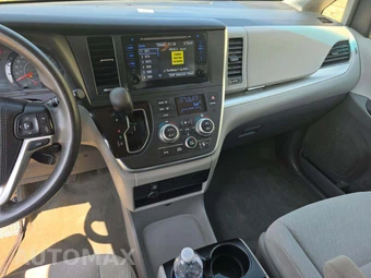 2017 Toyota Sienna LE 7-Passenger 119.3" WB - miniatura 7