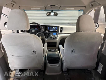 2017 Toyota Sienna LE 7-Passenger 119.3" WB - miniatura 10