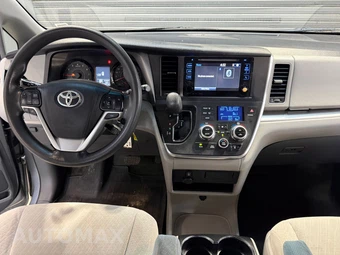 2017 Toyota Sienna LE 7-Passenger 119.3" WB - miniatura 11