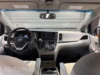2017 Toyota Sienna LE 7-Passenger 119.3" WB - miniatura 14