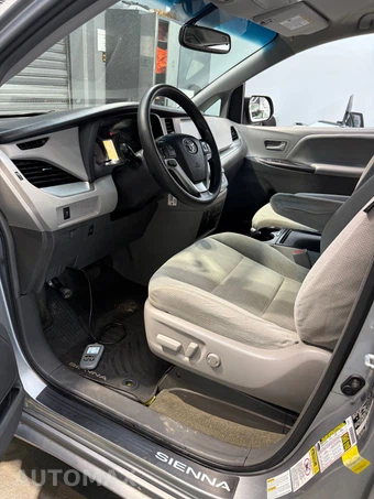 2017 Toyota Sienna LE 7-Passenger 119.3" WB - miniatura 15