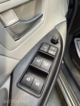 2017 Toyota Sienna LE 7-Passenger 119.3" WB - miniatura 18