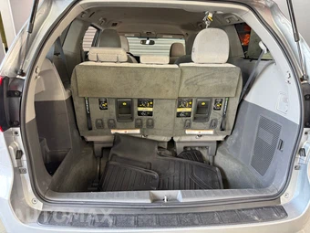 2017 Toyota Sienna LE 7-Passenger 119.3" WB - miniatura 19