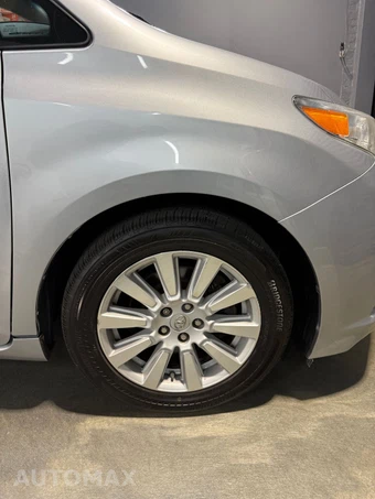 2017 Toyota Sienna LE 7-Passenger 119.3" WB - miniatura 35