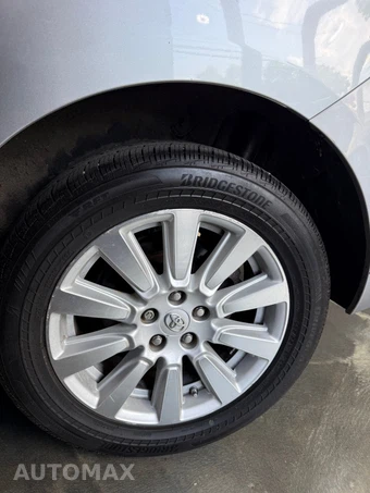 2017 Toyota Sienna LE 7-Passenger 119.3" WB - miniatura 36