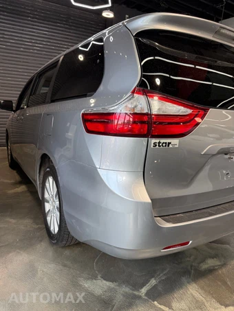 2017 Toyota Sienna LE 7-Passenger 119.3" WB - miniatura 5