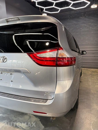 2017 Toyota Sienna LE 7-Passenger 119.3" WB - miniatura 6