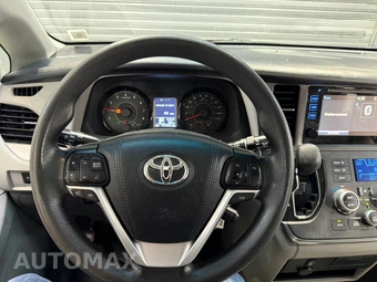 2017 Toyota Sienna LE 7-Passenger 119.3" WB - miniatura 8