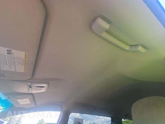 2017 Toyota Sienna LE 7-Passenger 119.3" WB - miniatura 11