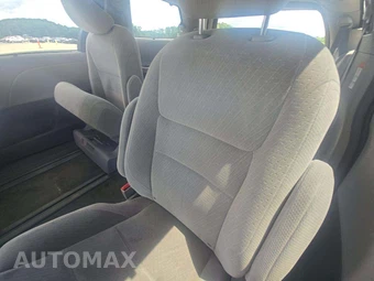 2017 Toyota Sienna LE 7-Passenger 119.3" WB - miniatura 13