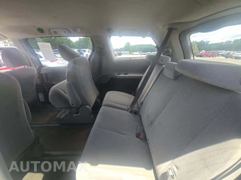 2017 Toyota Sienna LE 7-Passenger 119.3" WB - miniatura 14