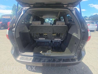 2017 Toyota Sienna LE 7-Passenger 119.3" WB - miniatura 15