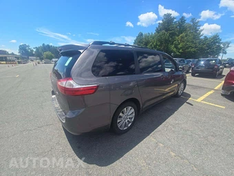 2017 Toyota Sienna LE 7-Passenger 119.3" WB - miniatura 3