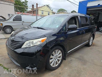 2017 Toyota Sienna LE 7-Passenger 119.3" WB