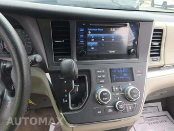 2017 Toyota Sienna LE 7-Passenger 119.3" WB - miniatura 10